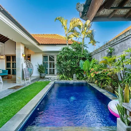 Private 3-Bedroom Balinese Pool Villa Near Echo Beach